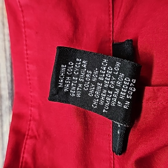 NEW THE LIMITED RED FLORAL CUTOUT TUXEDO CUFF BUTTON-UP BLOUSE - Picture 11 of 11